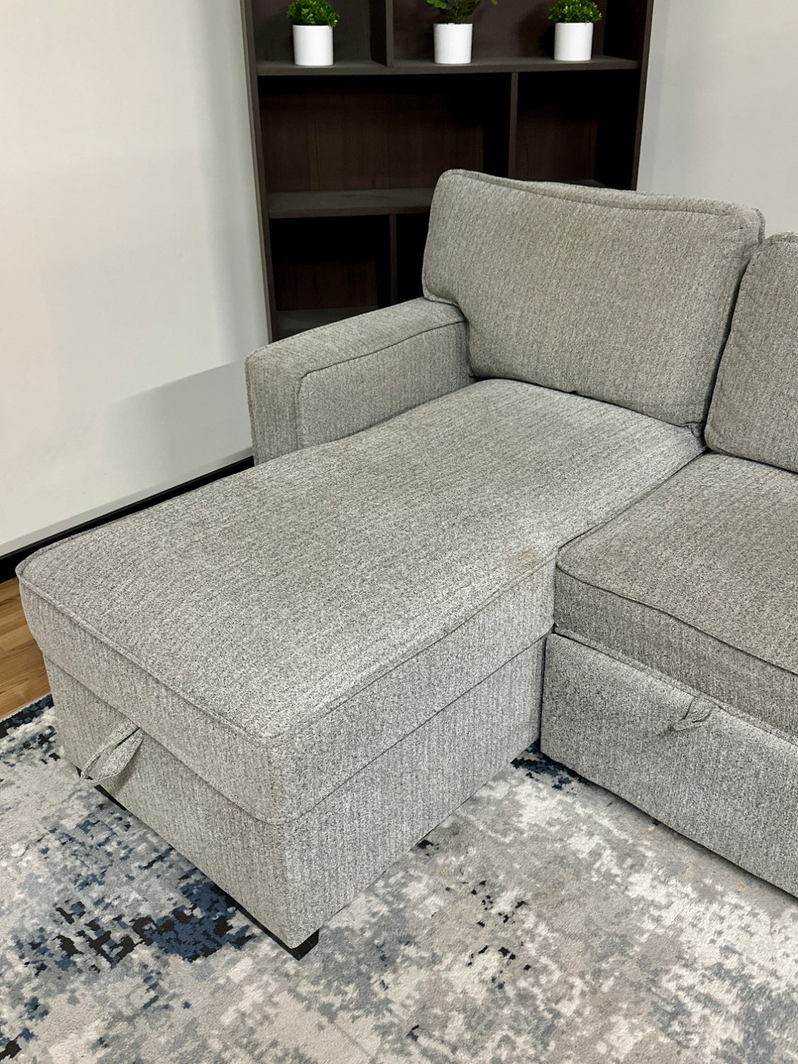 Sectional w/ Pull-out & Storage Chaise