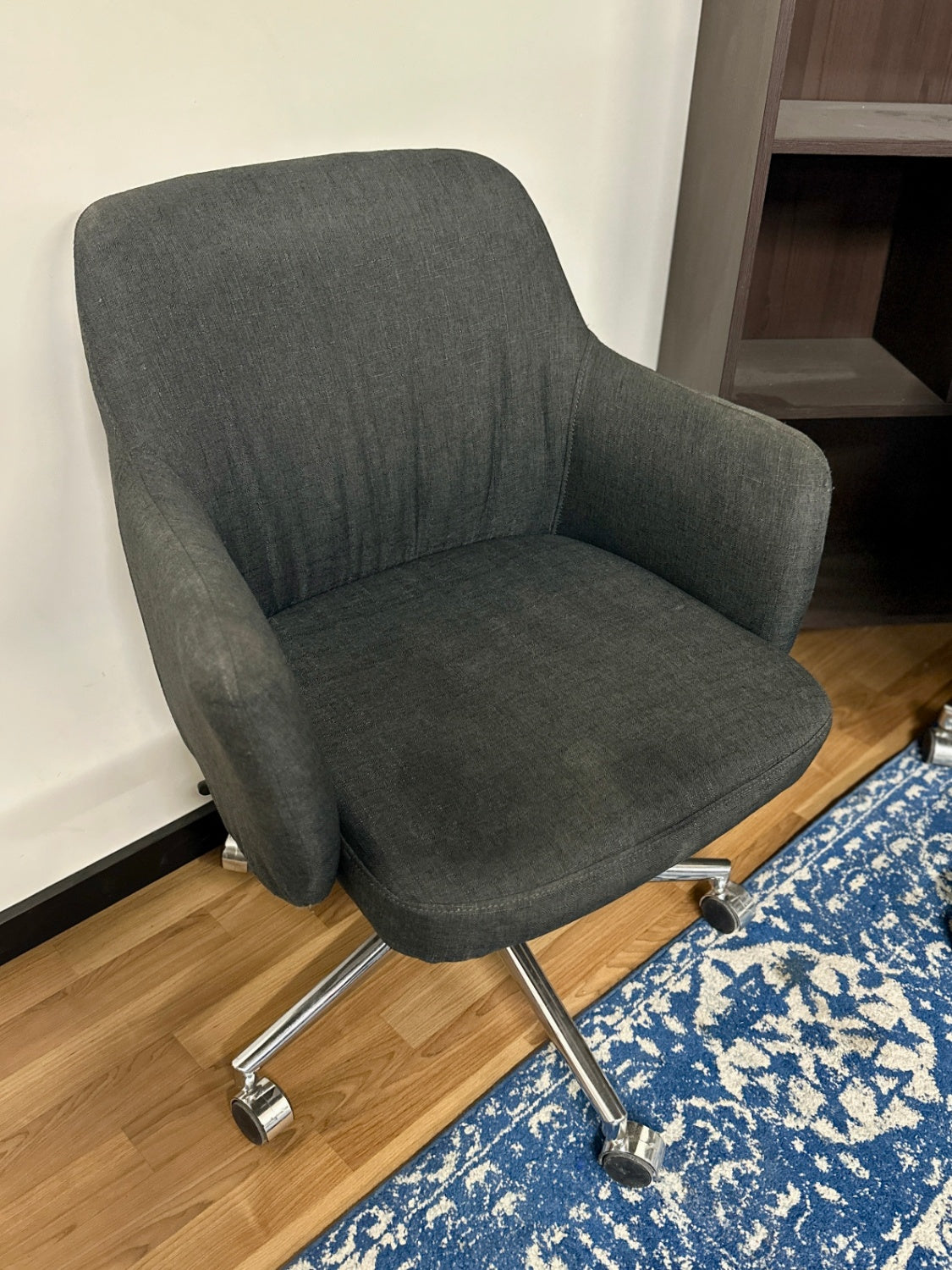 5 Grey Fabric Rolling Chairs