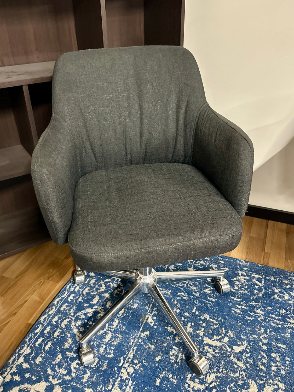 5 Grey Fabric Rolling Chairs
