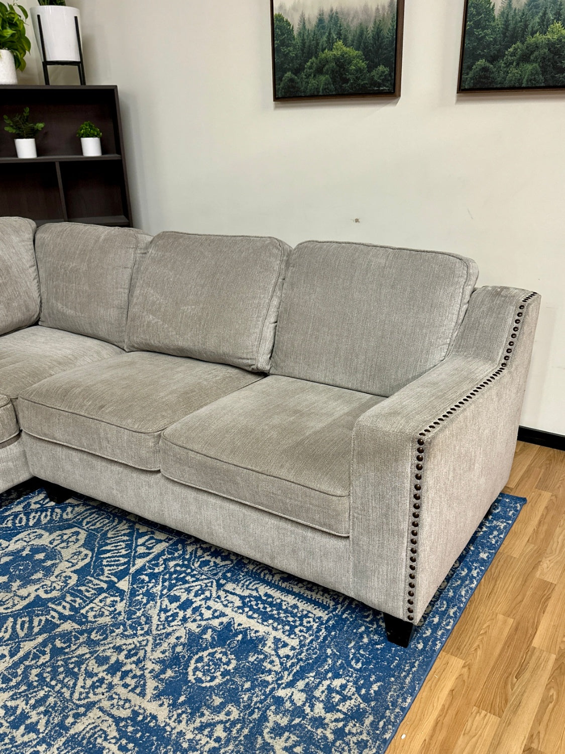 π DELIVERY AVAILABLE! Gorgeous Grey Pinhead Sectional Sofa
