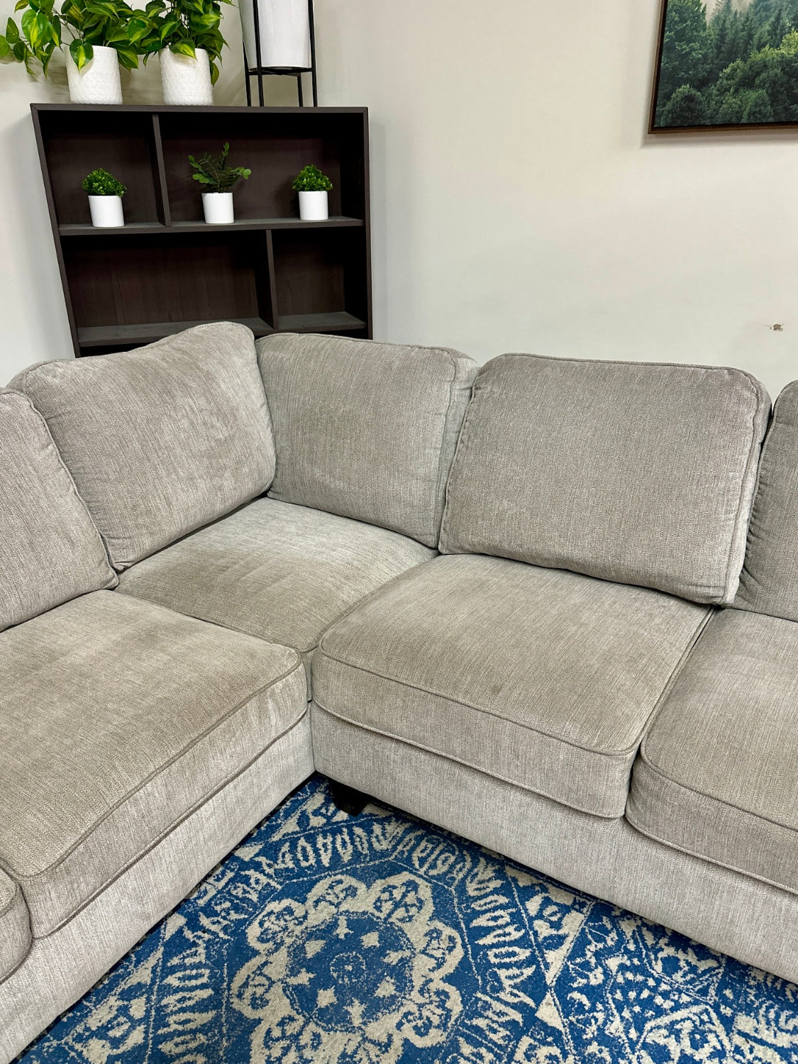 π DELIVERY AVAILABLE! Gorgeous Grey Pinhead Sectional Sofa