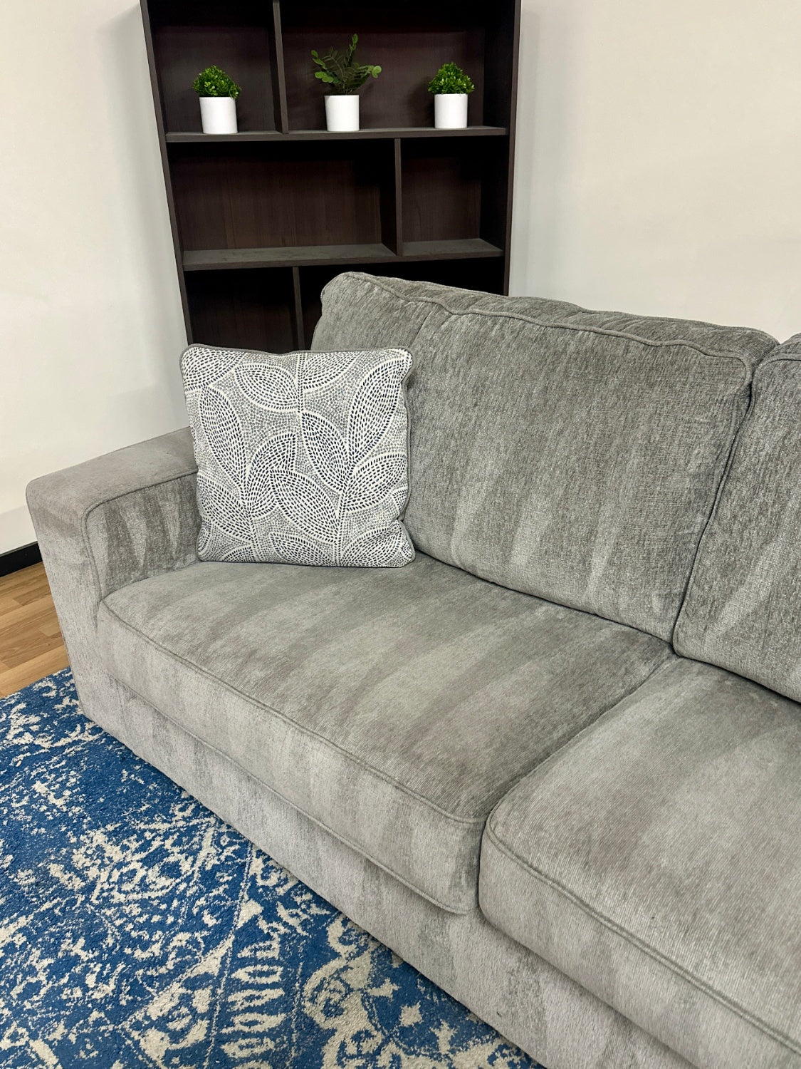 π DELIVERY AVAILABLE! Beautiful Grey Sofa