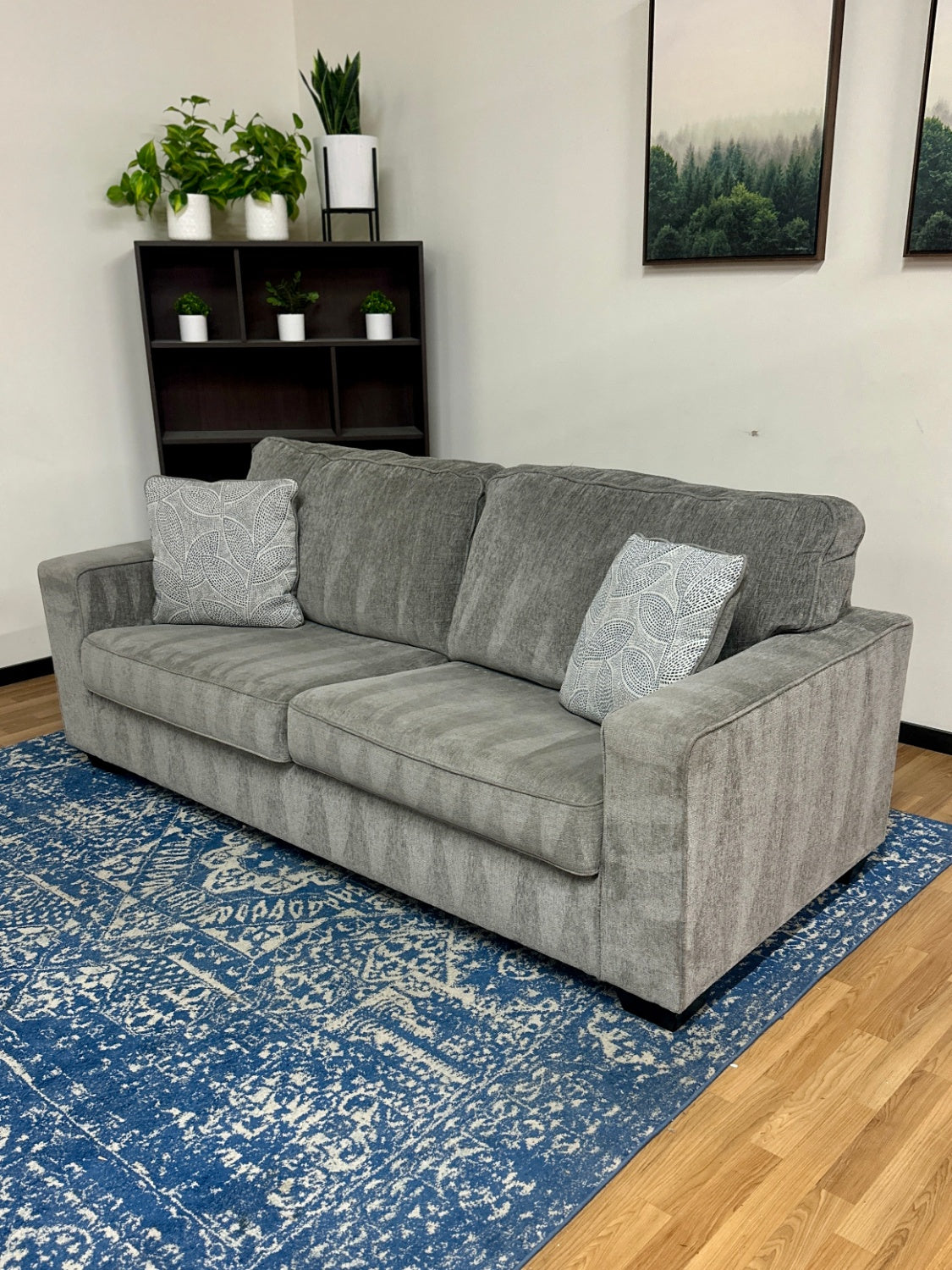 π DELIVERY AVAILABLE! Beautiful Grey Sofa