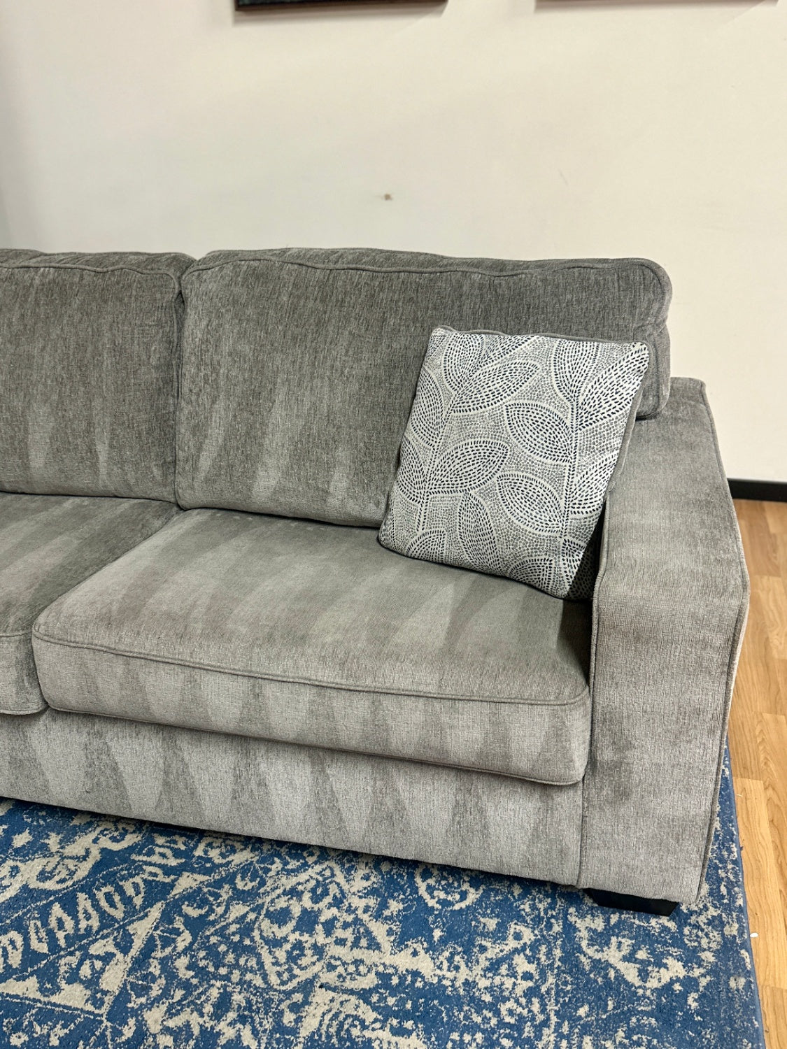 π DELIVERY AVAILABLE! Beautiful Grey Sofa