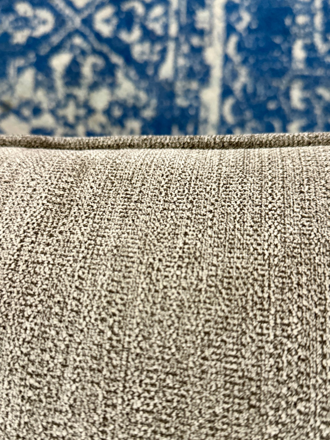 π DELIVERY AVAILABLE! Gorgeous Grey Pinhead Sectional Sofa