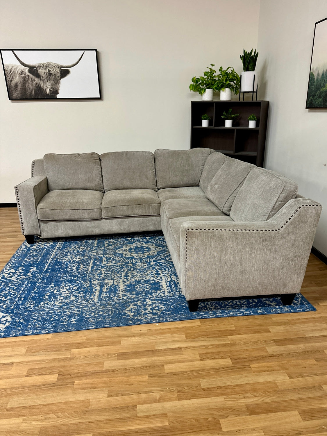 π DELIVERY AVAILABLE! Gorgeous Grey Pinhead Sectional Sofa