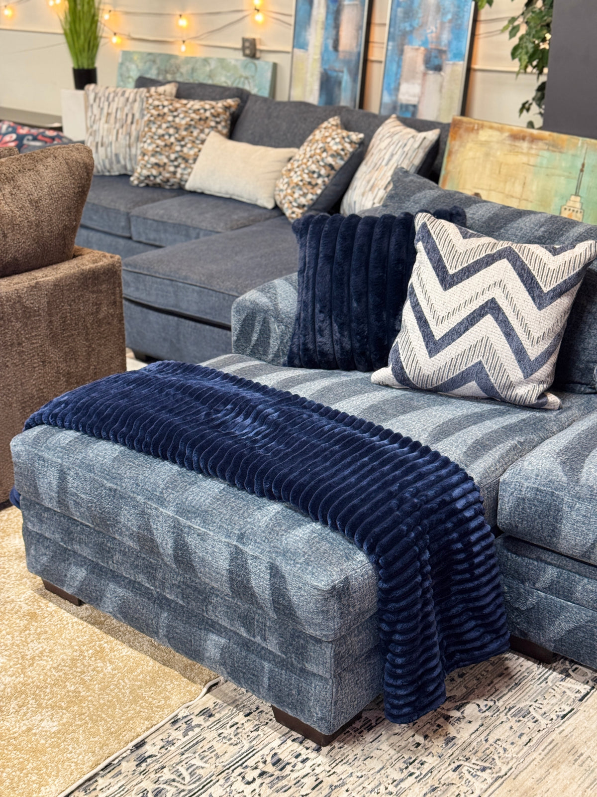 Ridge U-Shape Sectional in Navy