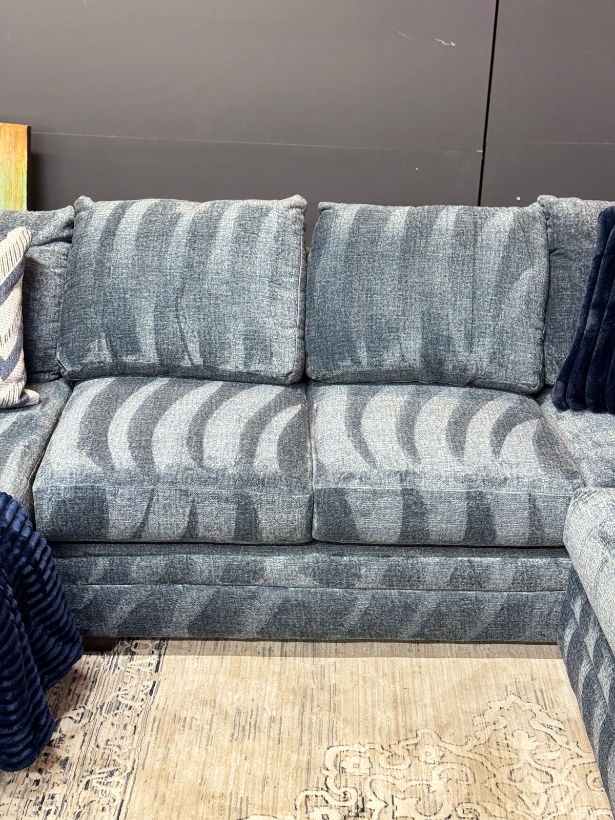 Ridge U-Shape Sectional in Navy