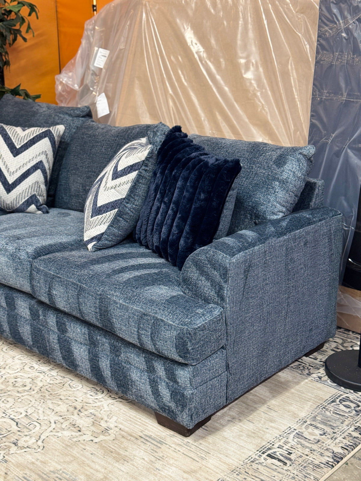 Ridge U-Shape Sectional in Navy