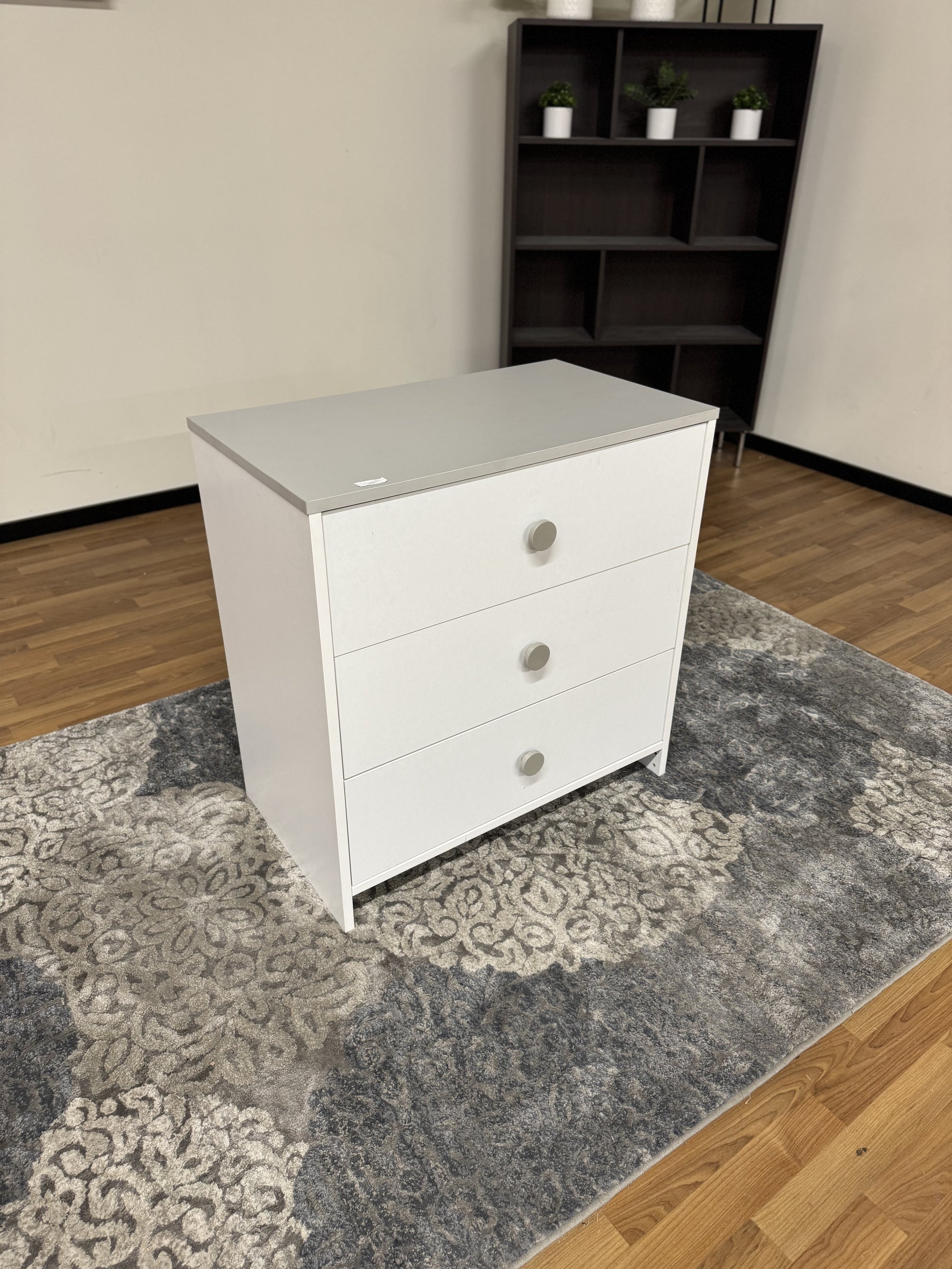 3 Drawer Dresser in White – Mile High Furniture