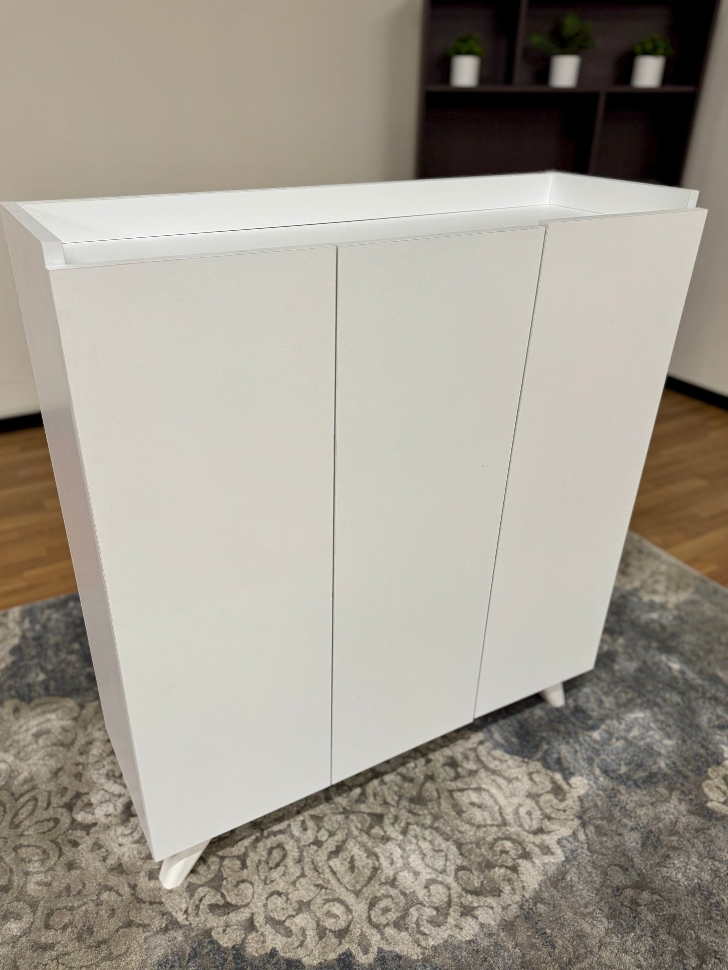 Sirdal 3door Cabinet in White