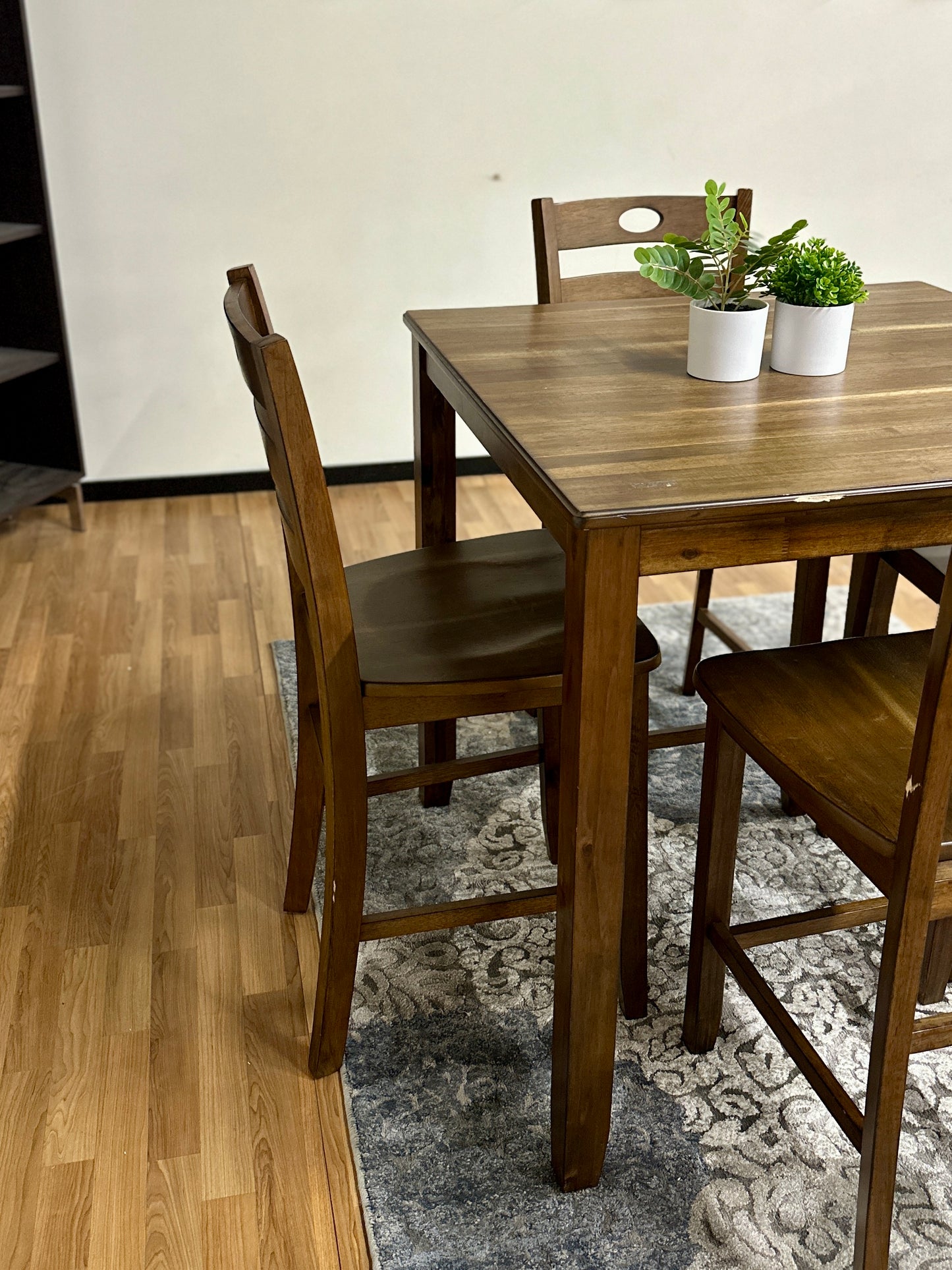 Ashborn Dining Set