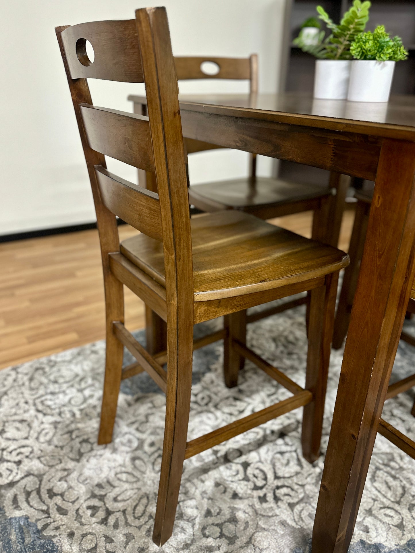 Ashborn Dining Set