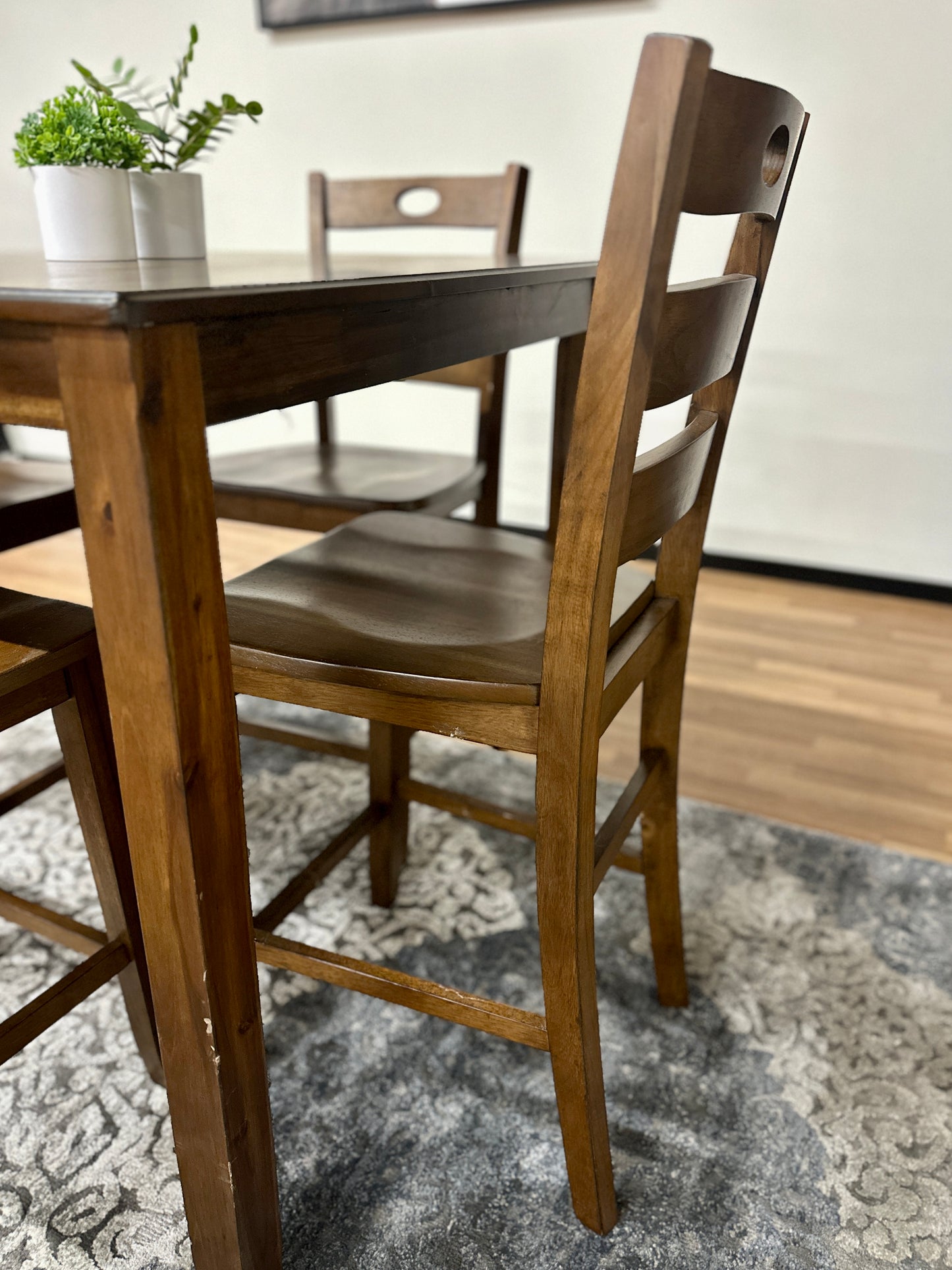 Ashborn Dining Set
