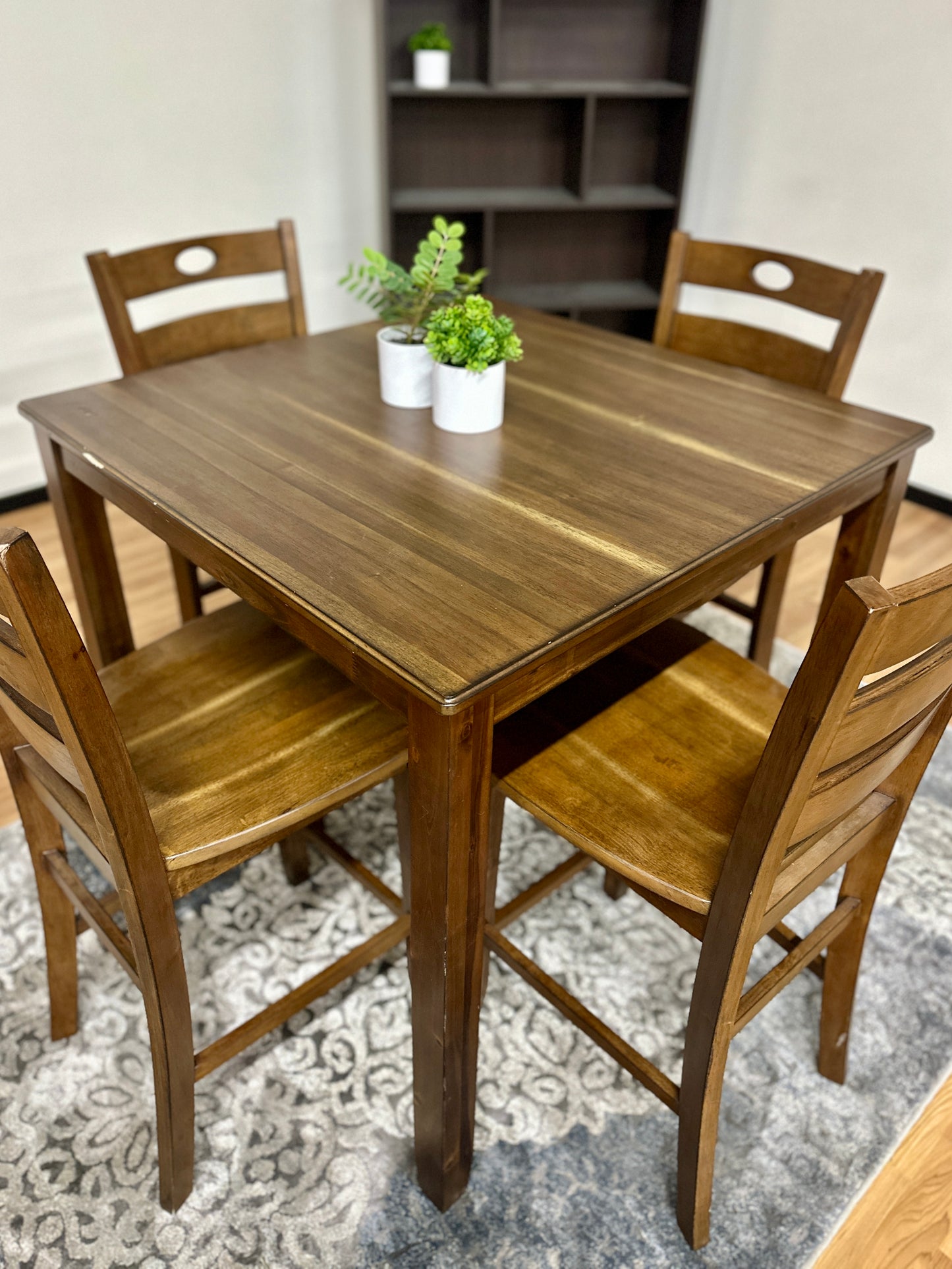 Ashborn Dining Set