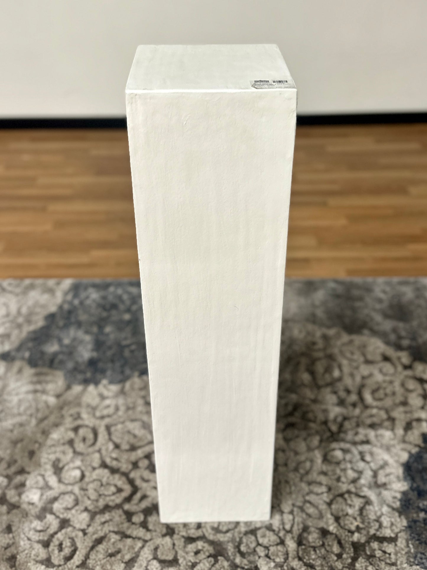Pedestal in White