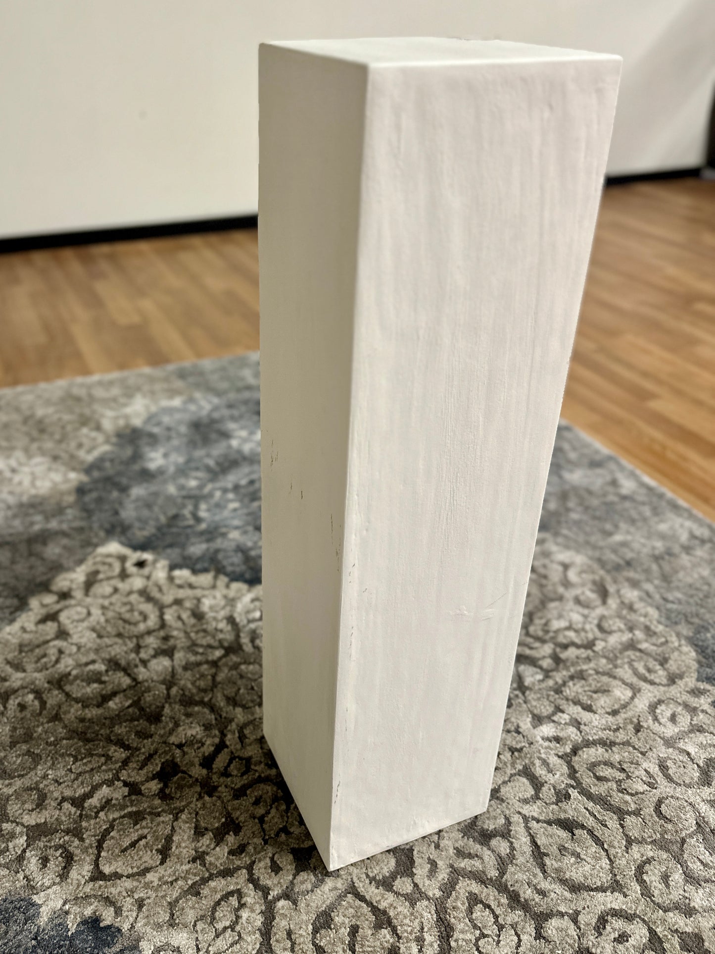 Pedestal in White