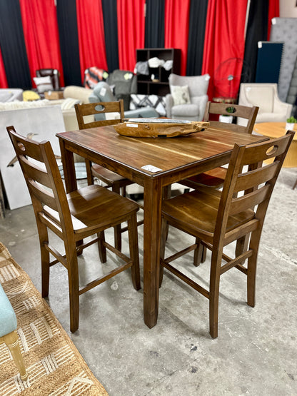 Ashborn Dining Set