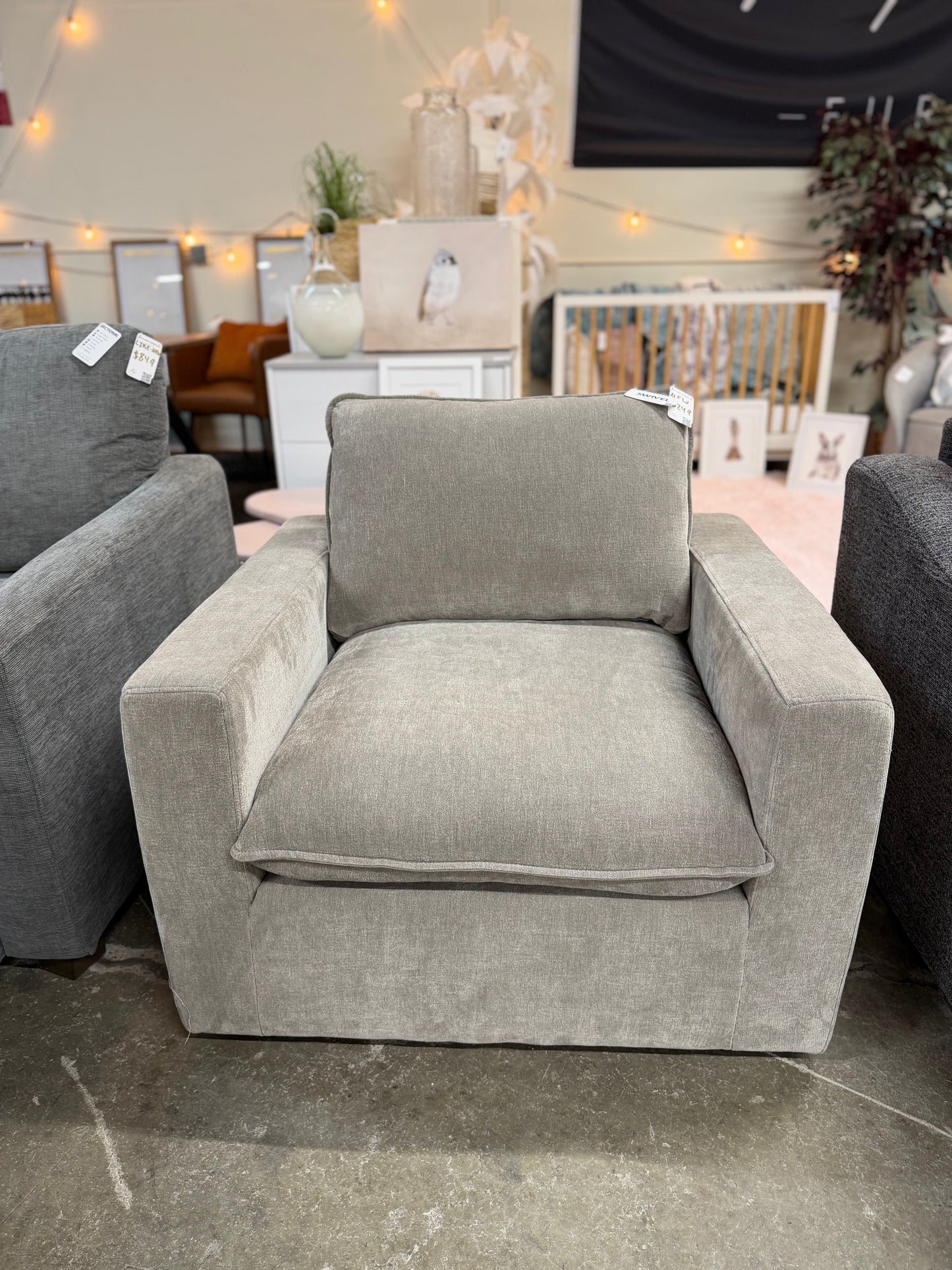 Aiden & Ivy Sereen Swivel Accent Chair