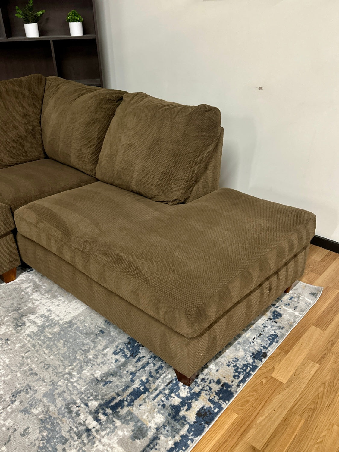 Brown Sectional w/ Chaise
